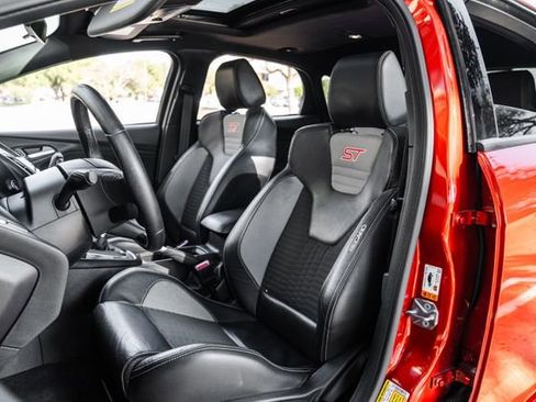 Used 2018 Ford Focus ST w/ Equipment Group 401A image 4