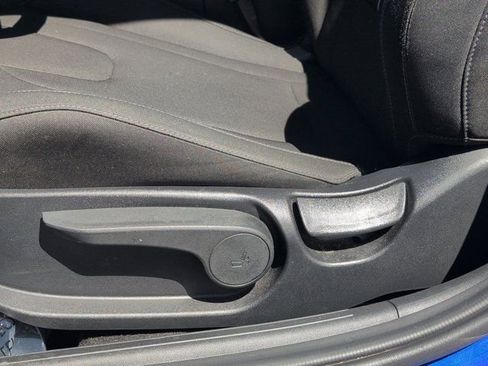 Used 2025 Hyundai Elantra SEL image 11