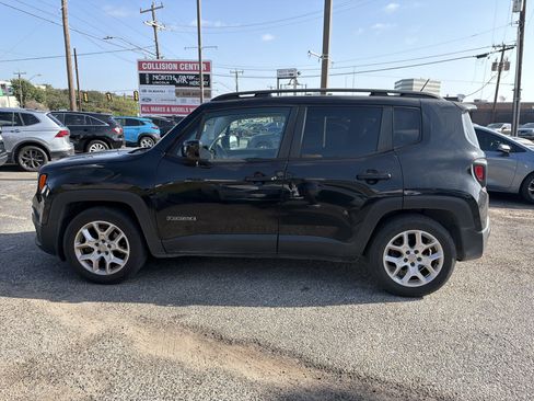 Used 2015 Jeep Renegade Latitude FWD image 6