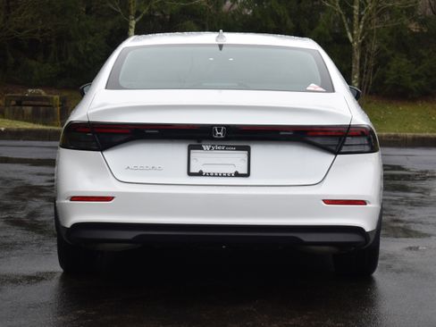 Certified 2023 Honda Accord EX image 30