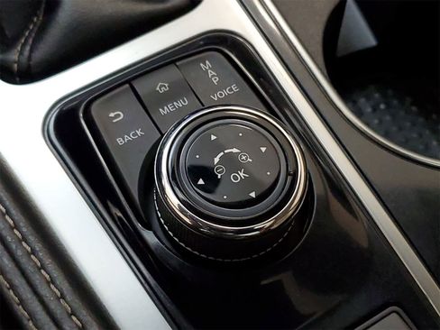 Used 2018 Nissan Maxima 3.5 SL image 32