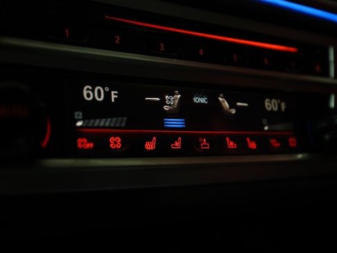 Used 2018 BMW 750i image 34