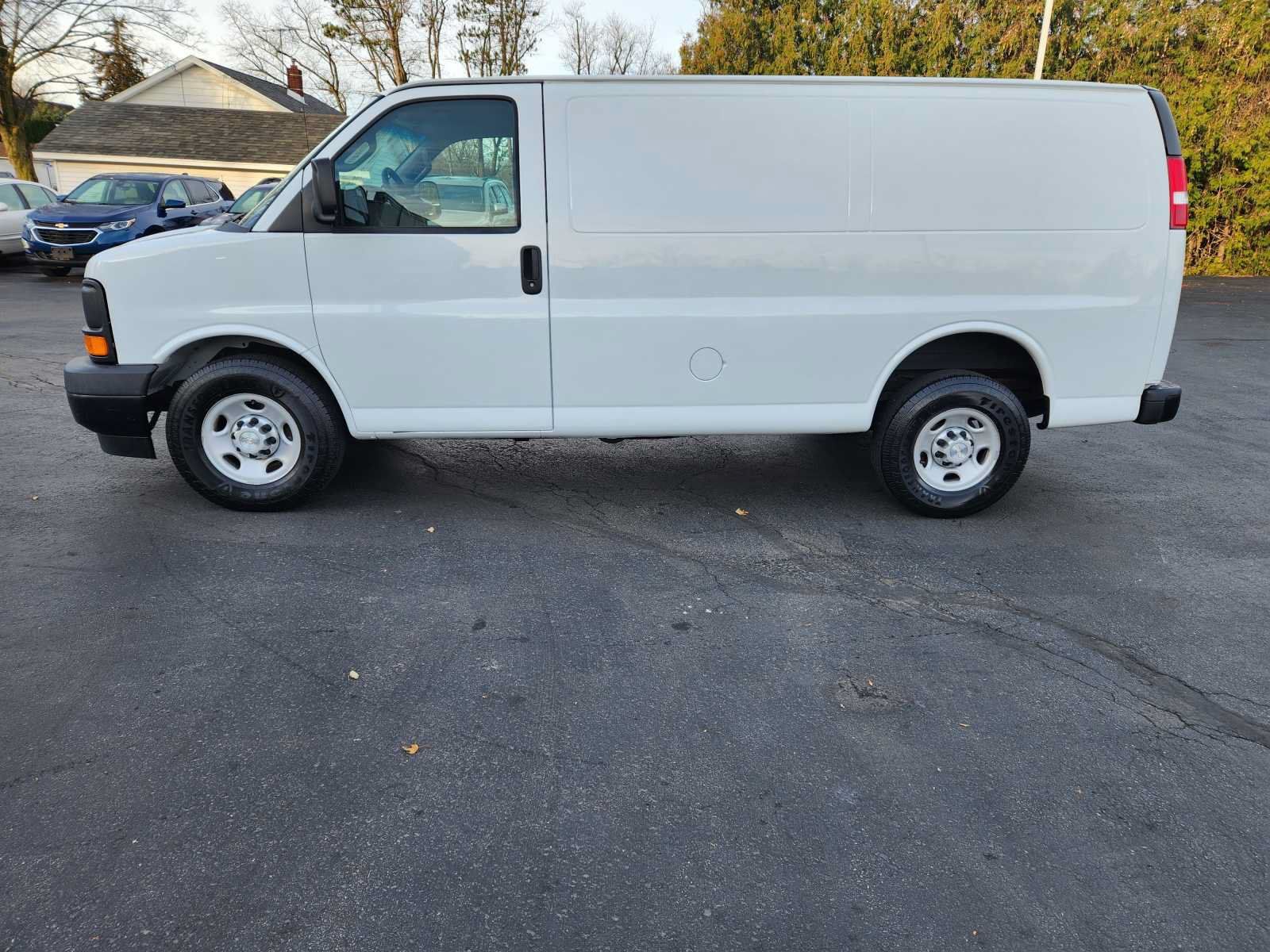 Used 2017 Chevrolet Express 2500 RWD image 6