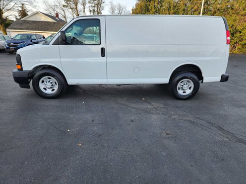 Used 2017 Chevrolet Express 2500 image 6