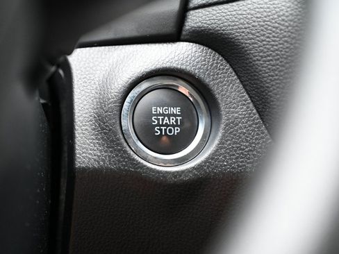 Used 2022 Toyota RAV4 XLE AWD/4WD image 27