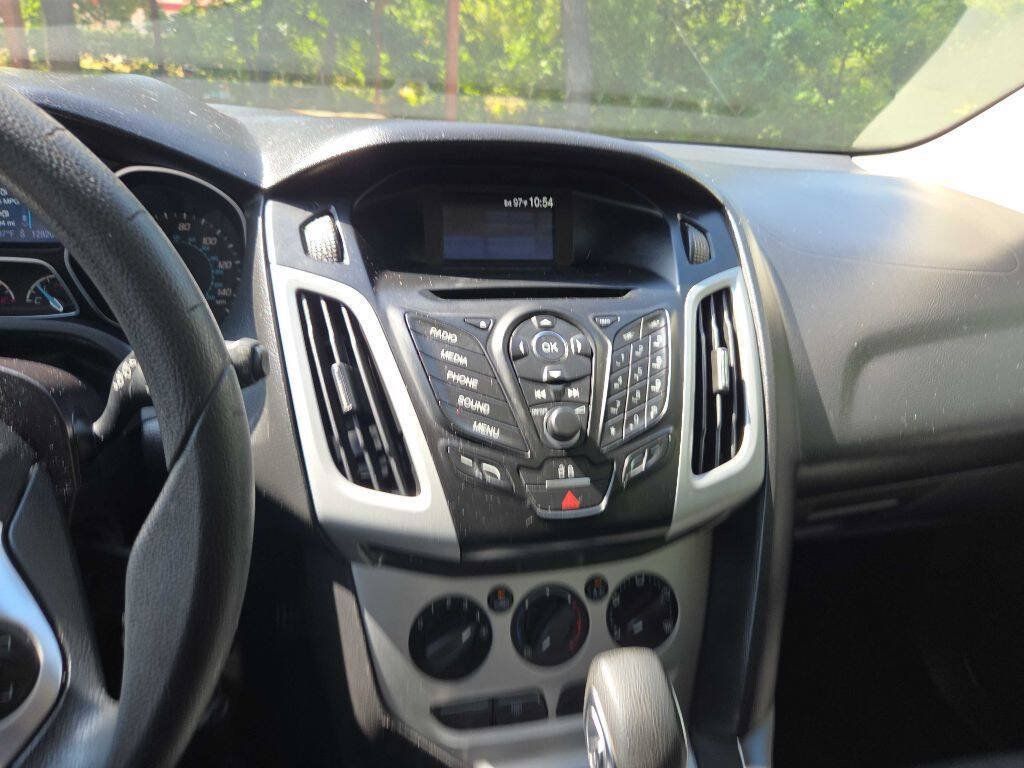 Used 2013 Ford Focus SE w/ SE Winter Pkg FWD image 26