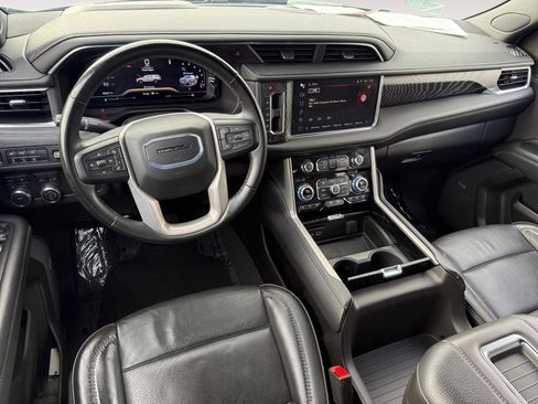 Used 2024 GMC Yukon XL Denali image 15