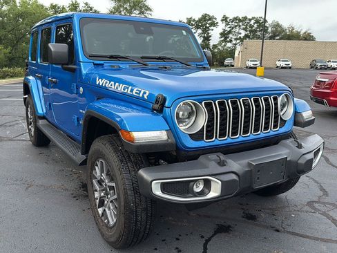 Used 2024 Jeep Wrangler Unlimited Sahara w/ Technology Group AWD/4WD image 7