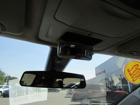 Used 2022 Chrysler Voyager LX image 21