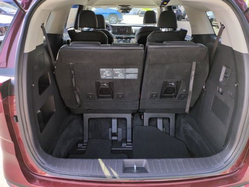 Used 2023 Kia Carnival LX FWD image 36