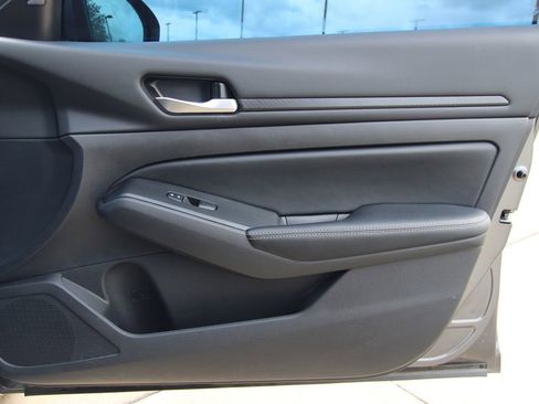 Used 2024 Nissan Altima 2.5 SV w/ SV Premium Package image 37