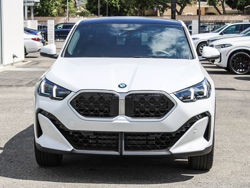 New 2026 BMW X2 xDrive28i w/ Technology Package AWD/4WD image 2