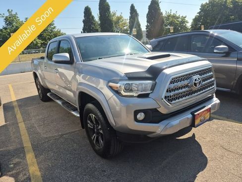 Used 2016 Toyota Tacoma TRD Sport AWD/4WD image 5