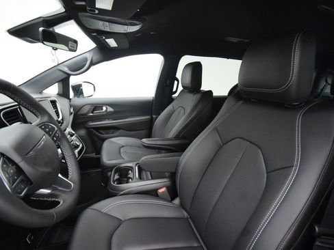 New 2027 Chrysler Pacifica LX FWD image 31