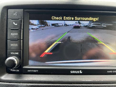 Used 2015 Chrysler Town & Country Touring image 26