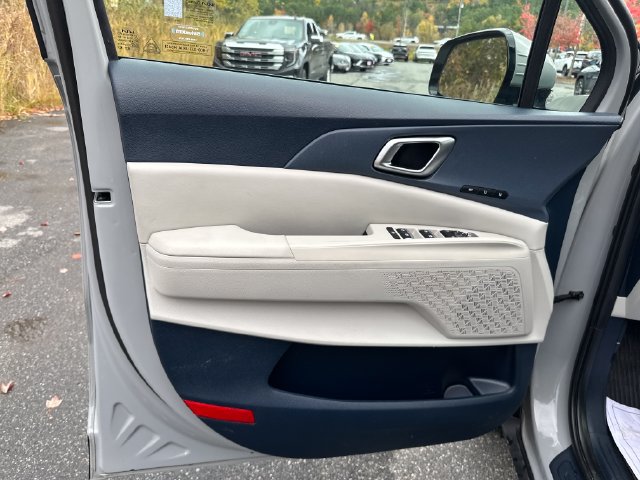 Used 2025 Kia Carnival EX FWD image 10