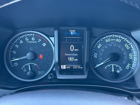 Used 2022 Toyota Tacoma TRD Off-Road w/ Technology Package AWD/4WD image 28
