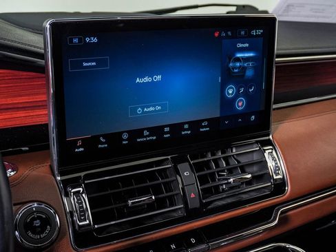 Used 2022 Lincoln Navigator Reserve image 25