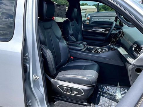 Used 2022 Jeep Wagoneer Series III RWD image 31