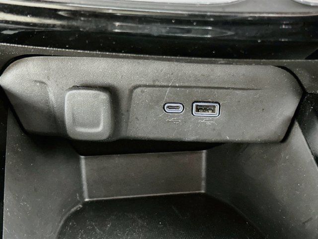 Used 2025 Chevrolet Trax LT FWD image 18