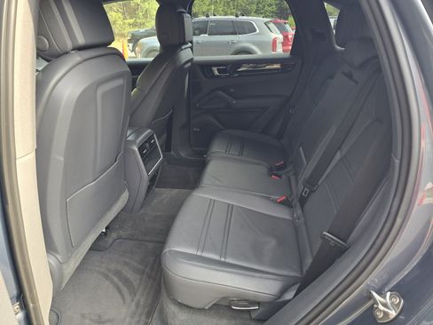Used 2019 Porsche Cayenne AWD/4WD image 10