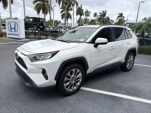 Used 2019 Toyota RAV4 XLE Premium image 4