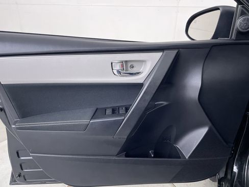 Used 2017 Toyota Corolla LE w/ LE Premium Package w/Moonroof FWD image 10