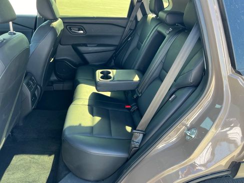 Used 2024 Nissan Rogue SV w/ SV Premium Package FWD image 11