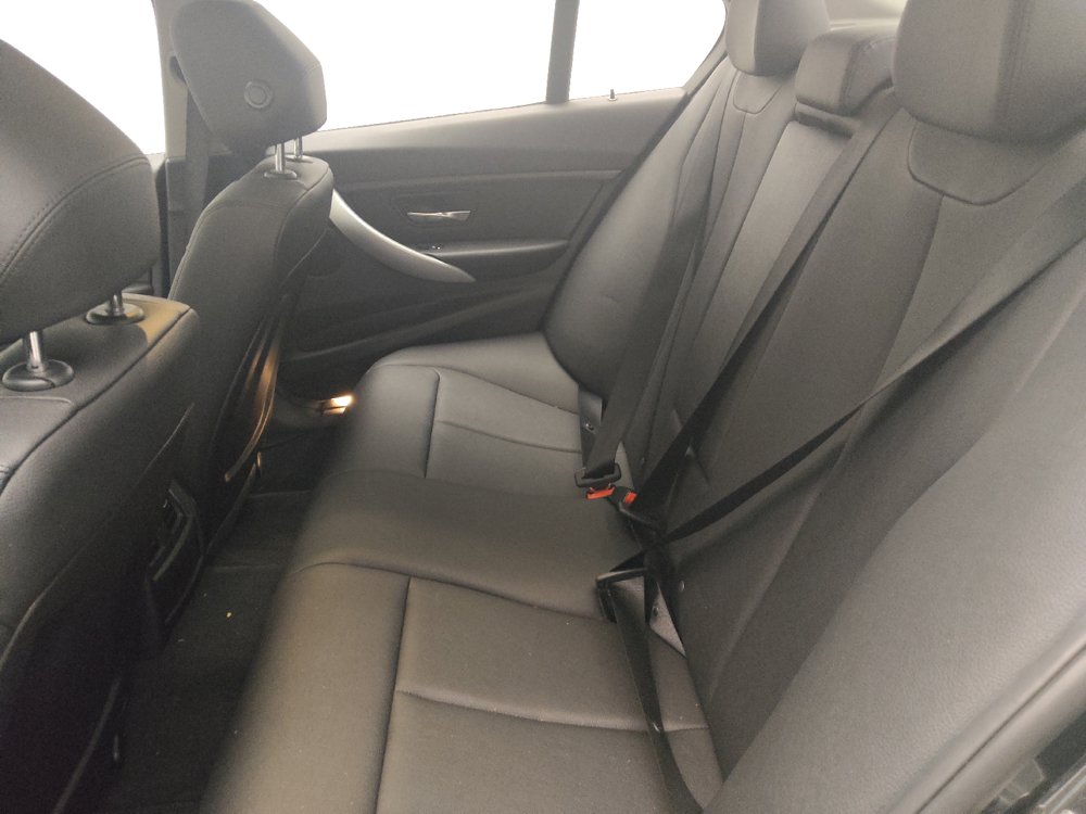 Used 2017 BMW 320i Sedan RWD image 18