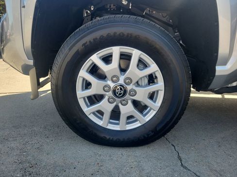 Certified 2025 Toyota Tacoma SR5 image 35