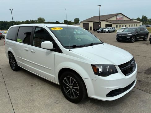 Used 2015 Dodge Grand Caravan SE FWD image 3