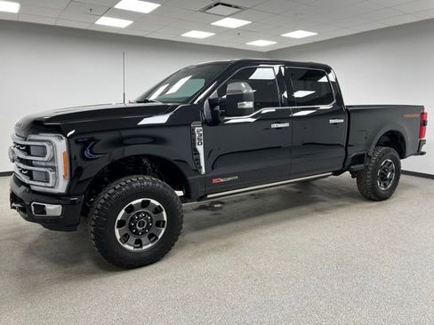 Used 2023 Ford F350 Platinum w/ Tremor Off-Road Package AWD/4WD image 5