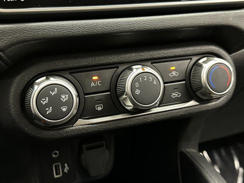 Used 2023 Nissan Versa S w/ Trunk Package image 15