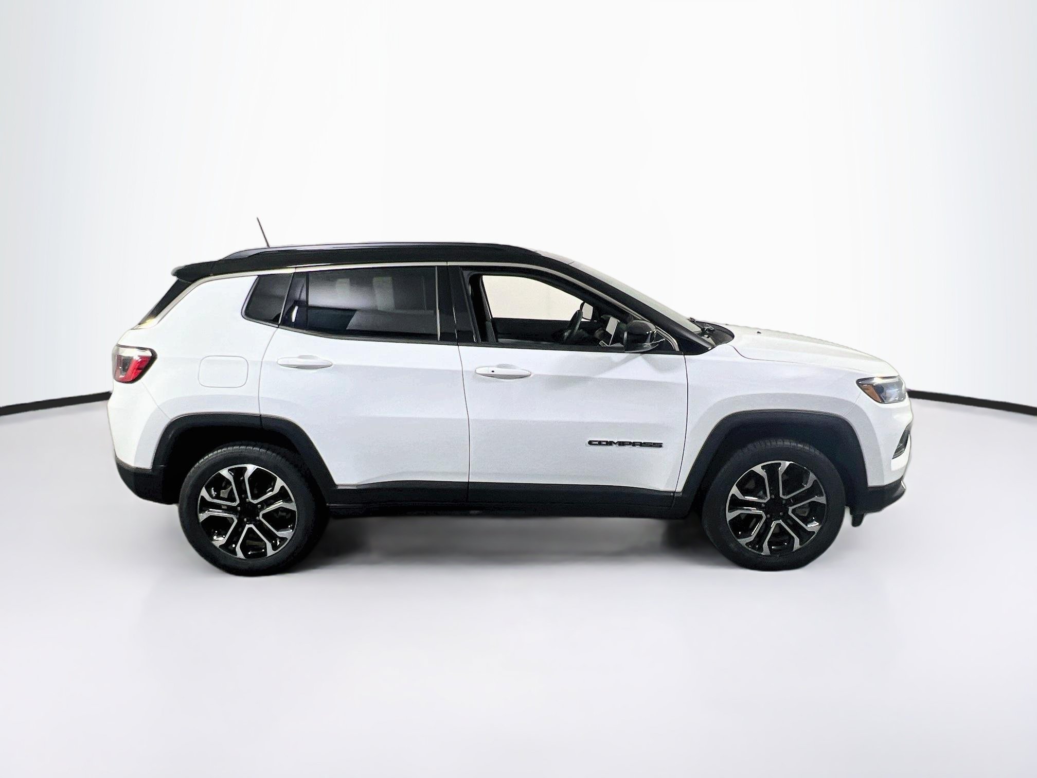 Used 2023 Jeep Compass Limited w/ Sun and Sound Group AWD/4WD image 4
