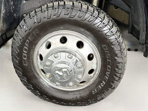 Used 2019 RAM 3500 Laramie image 32