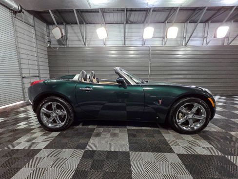 Used 2009 Pontiac Solstice Convertible w/ Premium Package RWD image 10