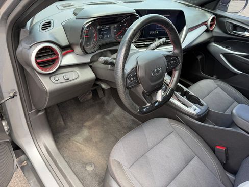 Used 2024 Chevrolet Trax RS FWD image 14