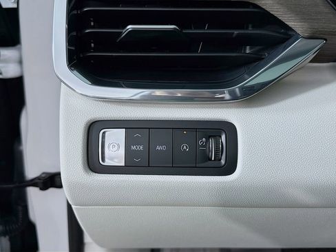 Used 2025 GMC Acadia Denali AWD/4WD image 21
