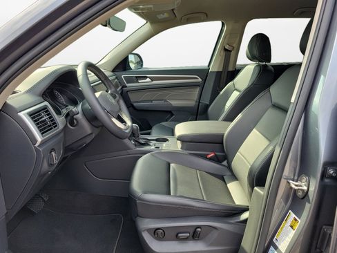 Certified 2021 Volkswagen Atlas SE image 11