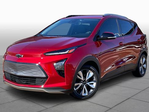 Certified 2023 Chevrolet Bolt EUV LT w/ Convenience Package image 3