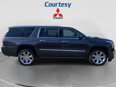 Used 2017 Cadillac Escalade ESV Premium Luxury AWD/4WD image 8