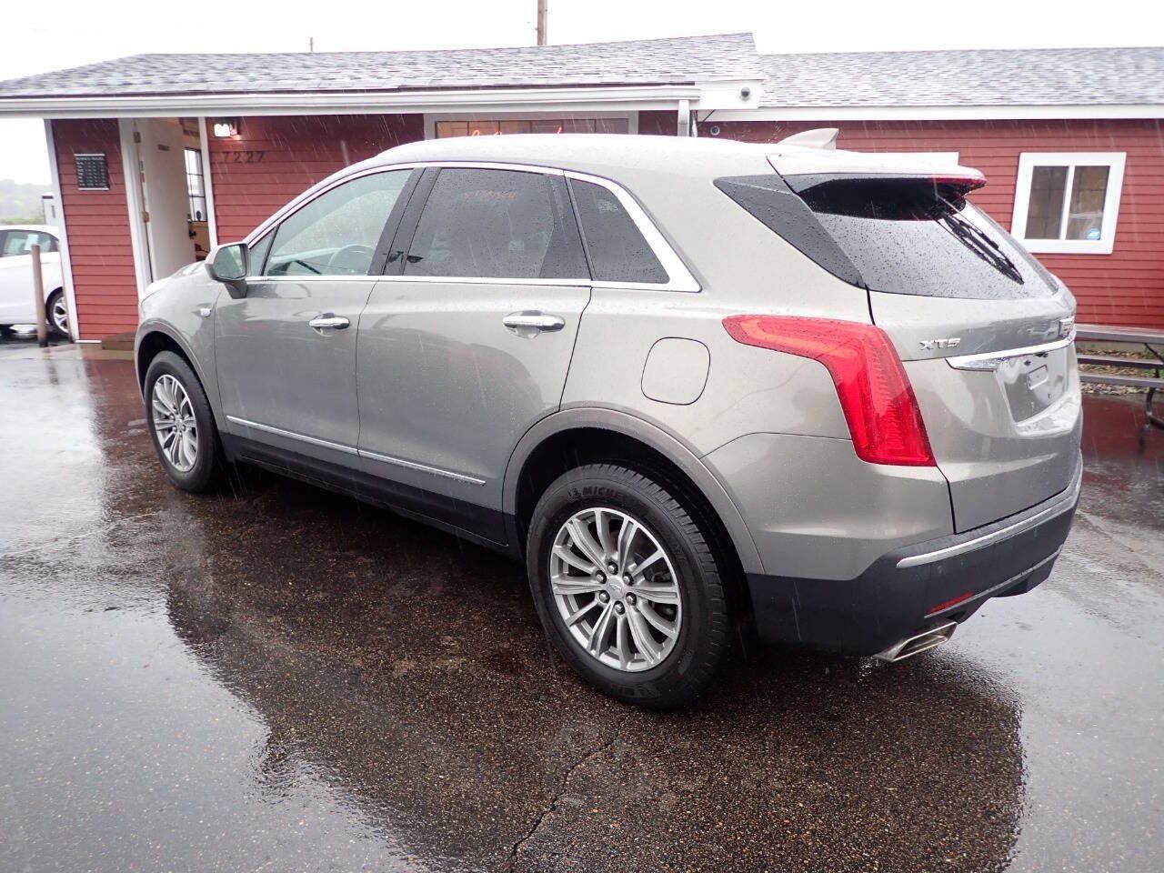 Used 2018 Cadillac XT5 Luxury w/ Trailering Package AWD/4WD image 4