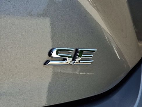 Used 2025 Toyota Camry SE FWD image 30
