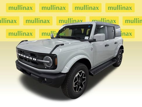 New 2026 Ford Bronco Outer Banks AWD/4WD image 13