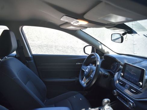 Used 2025 Nissan Altima 2.5 SV FWD image 18