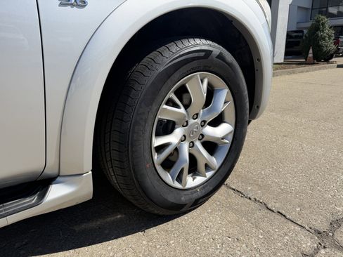 Used 2014 INFINITI QX80 w/ Theater Package image 21