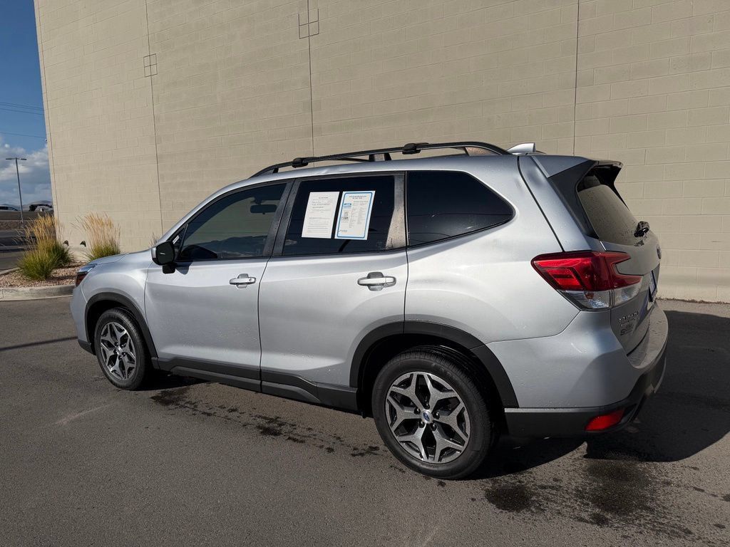 Used 2020 Subaru Forester Premium AWD/4WD image 3