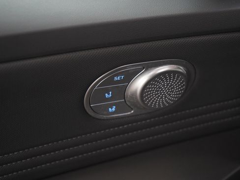 Certified 2025 Hyundai Elantra Limited FWD image 21
