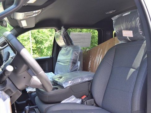 New 2024 RAM 3500 Tradesman w/ Chrome Appearance Group image 16