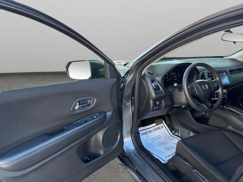 Used 2017 Honda HR-V EX image 11